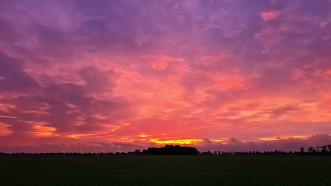 Avondrood bij Roodeschool - Jannes Wiersema.