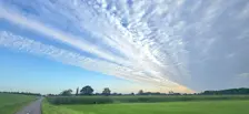 Een scherpe begrenzing van de bewolking, vanochtend in de buurt van Olst - Mark Wolvenne