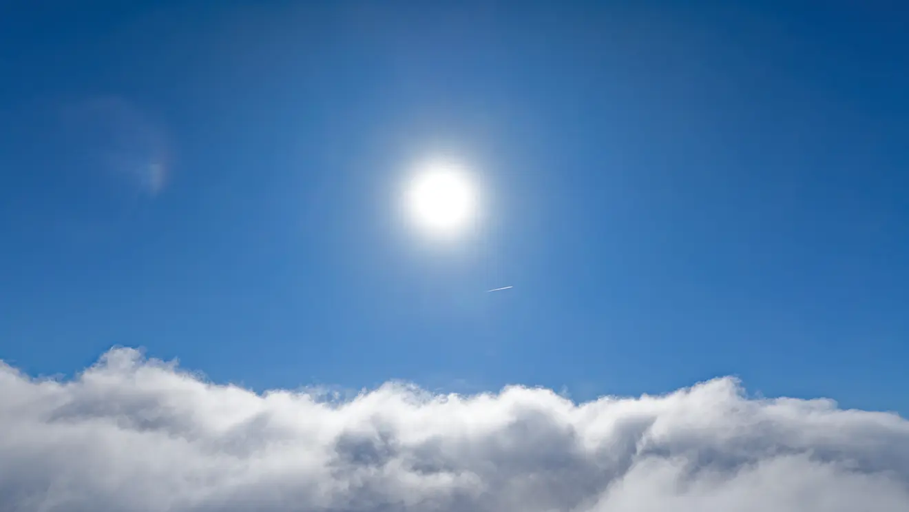 Zeker boven de wolken schijnt vandaag de zon - Simone Wiersma