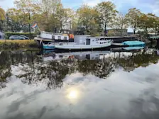 Een zonnetje komt aarzelend door de wolken in Tilburg - Gerrit Hogeweg