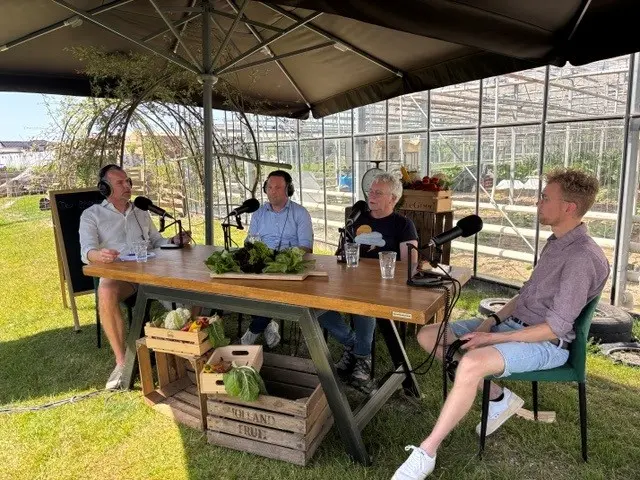 De opname van de podcast tussen de kassen - Ronald Hoek
