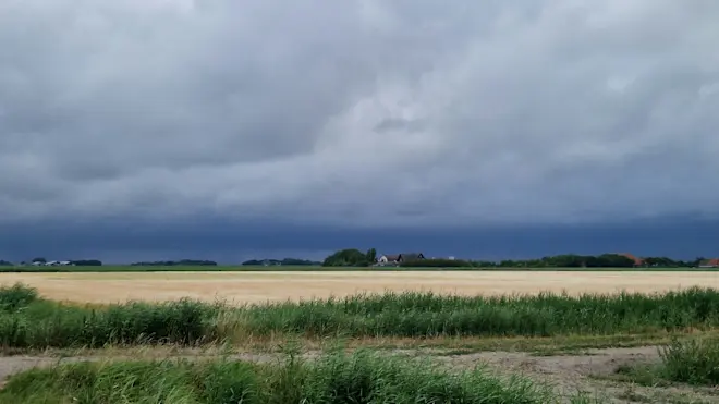We begonnen vanochtend op veel plaatsen bewolkt aan de dag, zoals hier op Texel - Frans Alderse Baas