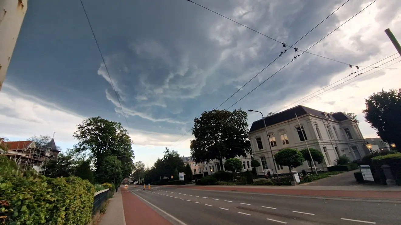 Het draaipunt van de supercell boven Velp - Reinout van den Born
