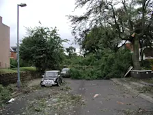 Eén van de straten in Birmingham, na passage van de tornado op 28 juli 2005 - Wikipedia