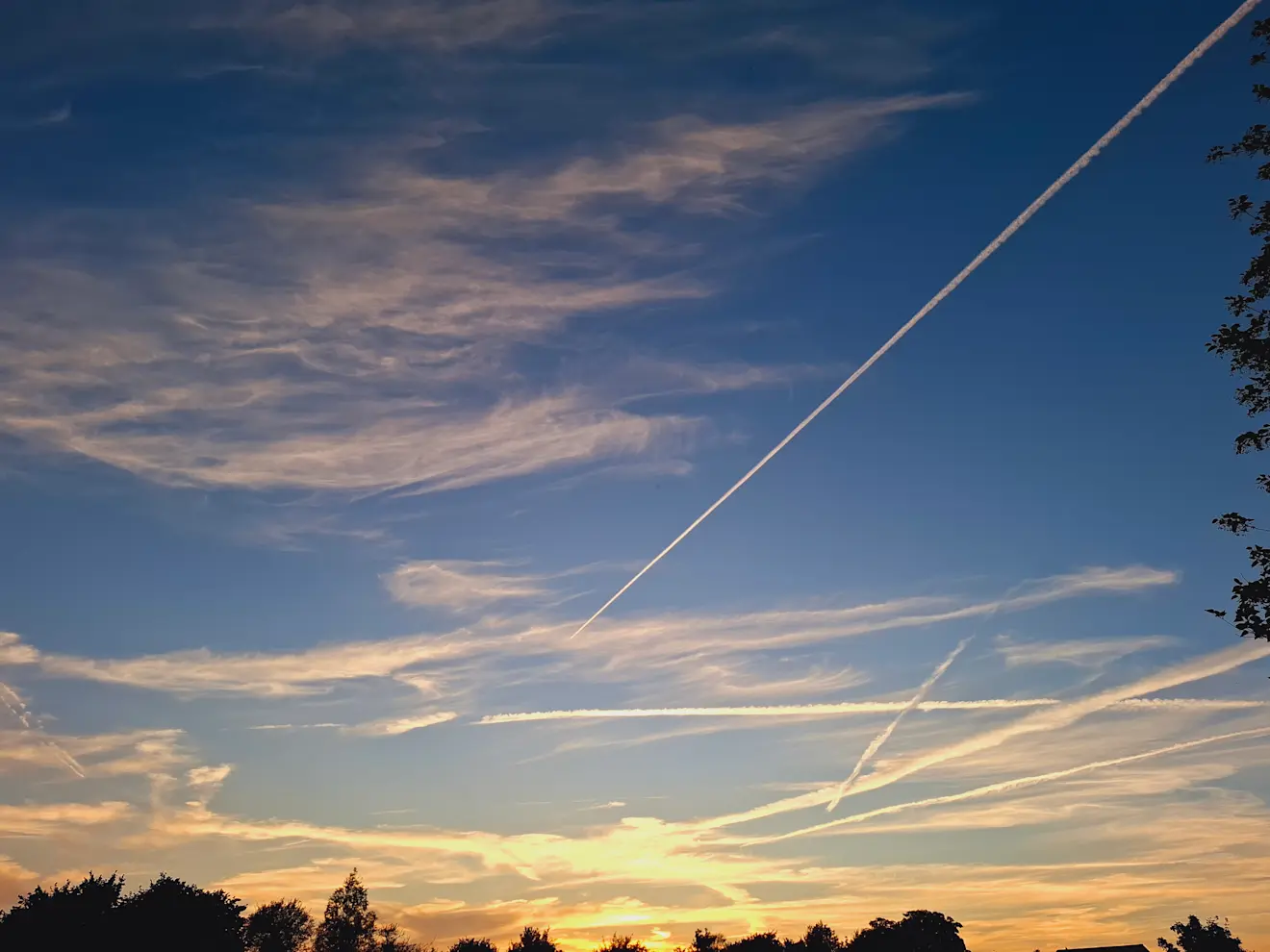 Er zit tekening in de lucht - Tinus Beckers