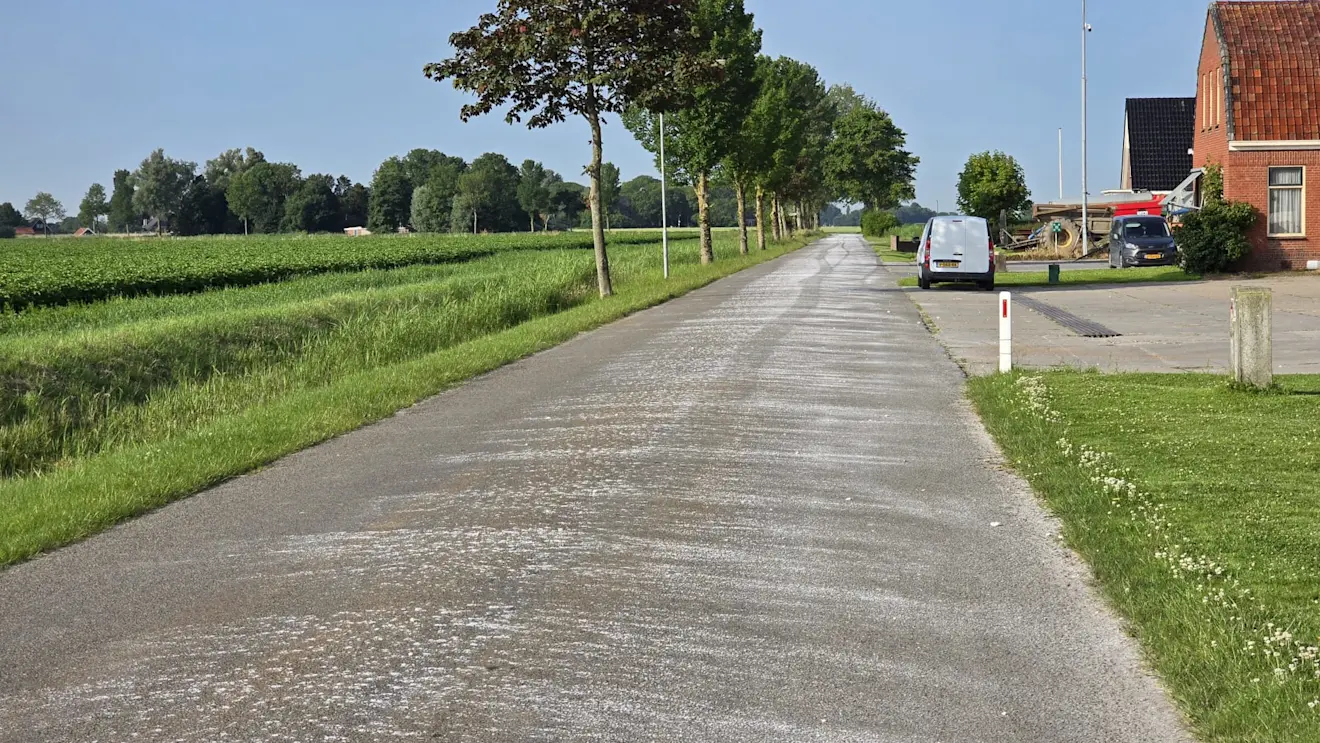 Zout op de weg in Roodeschool - Jannes Wiersema