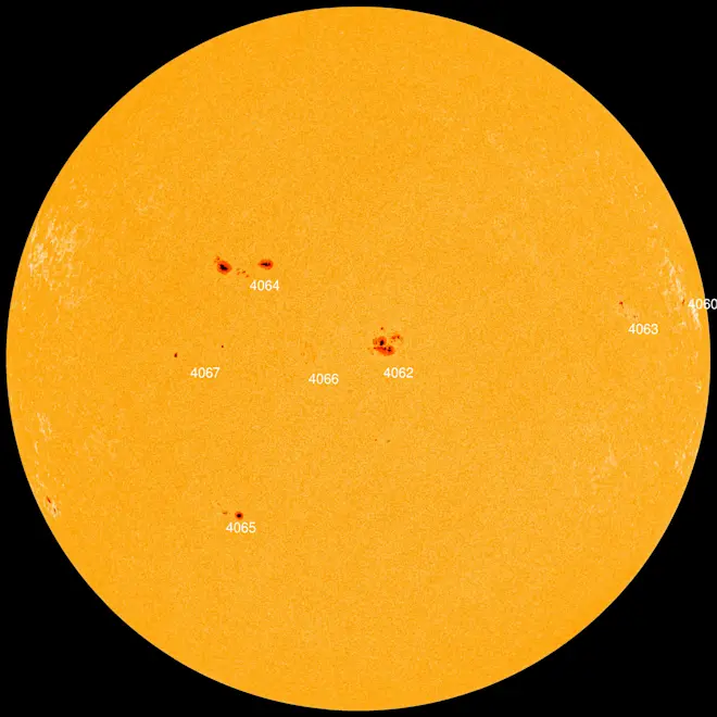 De vlekken op de zon, vanochtend - NASA / SDO