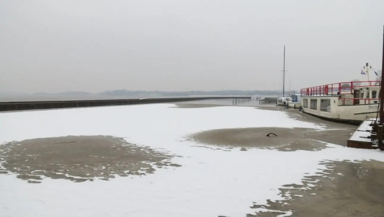 Tegen het einde van de maand vielen vaker sneeuwbuien, zoals hier op Goede Vrijdag 29 maart in het noordoosten - Jannes Wiersema