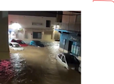 De rivier Girona overstroomt in Marina Alta (Alicante) - still uit Video (Infobae)