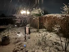 Sneeuw, gisteravond in het Limburgse Montfort - Thieu Smeets