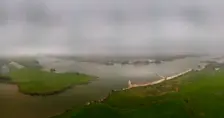 Grijze lucht, vanuit de lucht - John Oomen