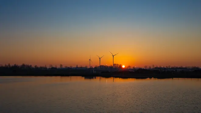 Bij zonsopkomst was vanochtend in de lucht een klein beetje Saharastof te zien - Ab Donker