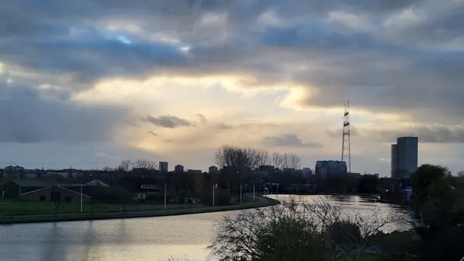 Wolken en zon op de laatste dag van de herfst - Monique Bormans