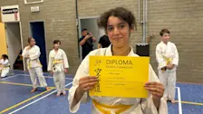 Hafsa haalt haar karatediploma in de hitte - Pieter Bliek