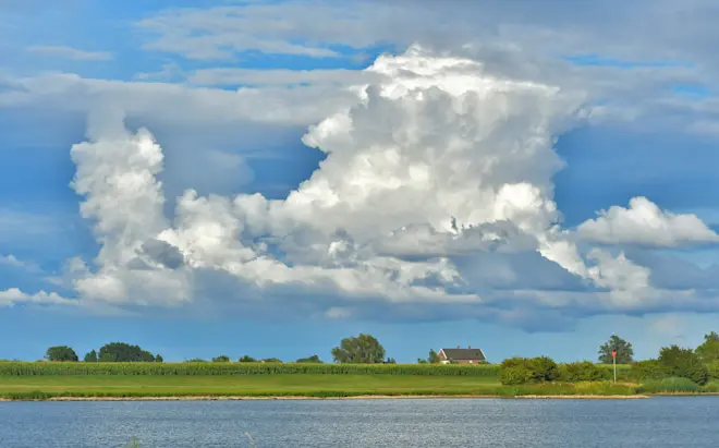 Een fraaie stapelwolk in de buurt van Culemborg - Cynthia van Leusden