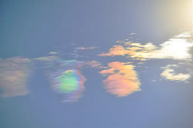 Iriserende wolken boven Beusichem - Cynthia van Leusden