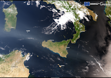 De rook van de brand in Manitoba boven de Middellandse Zee - European Union, Copernicus Sentinel-3 imagery
