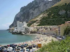 Een kleine badplaats aan de oostkust van Gibraltar. Hier wordt de komende week erg veel regen verwacht - David Stanley