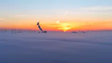 De zon komt fraai op boven de mist in Noordoost-Groningen - Jannes Wiersema
