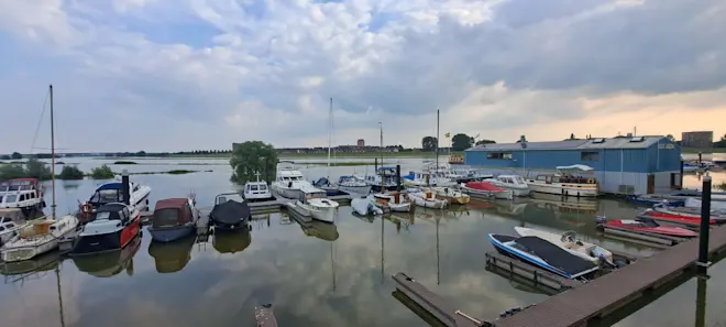 Uitzicht over de Rijn bij Arnhem - Grieta Spannenburg