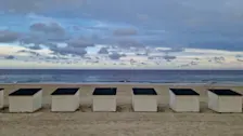 De strandhuisjes op Texel staan er klaar voor - Frans Alderse Baas