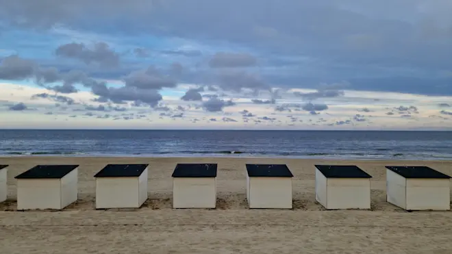 De strandhuisjes op Texel staan er klaar voor - Frans Alderse Baas