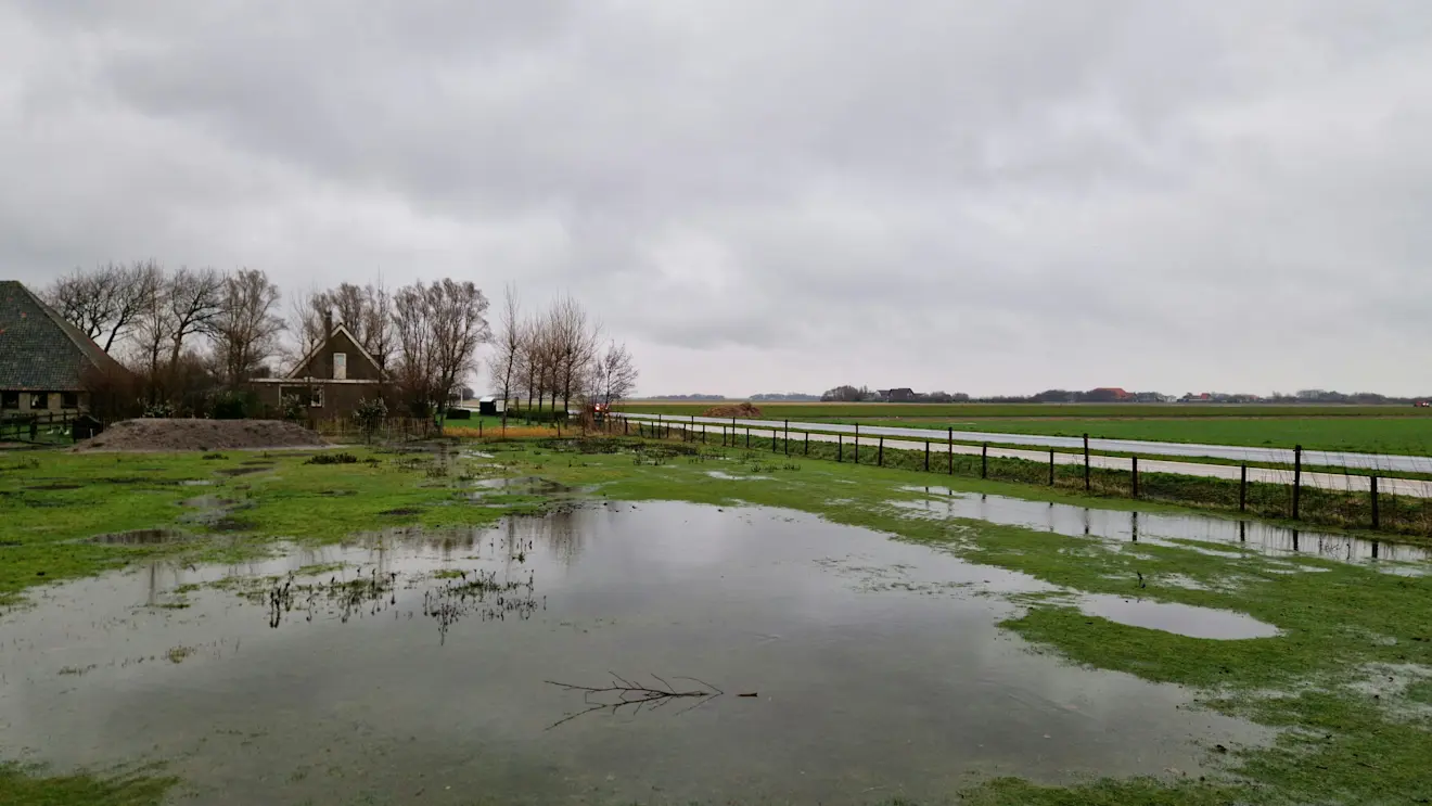 Water in het land op Texel. Conall ging met veel regen gepaard - Frans Alderse Baas